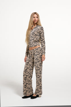 Displays a model wearing the Camo Zebra 'Juicy' branded Washed Og Straight Trackpant
