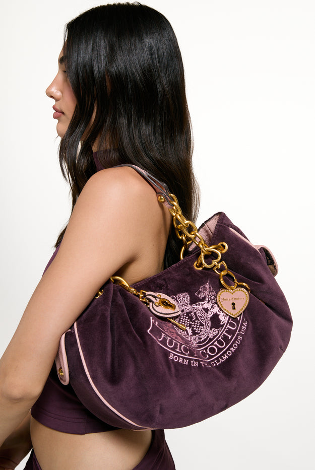 /products/winetasting-chain-handle-daydreamer-crest-velour-bag-bij3j99e0wc2wt1-755