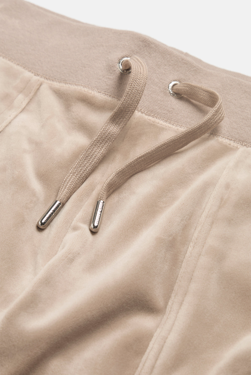 Displays the String 'Juicy' branded classic velour del ray pocketed bottoms featuring the close up on the details