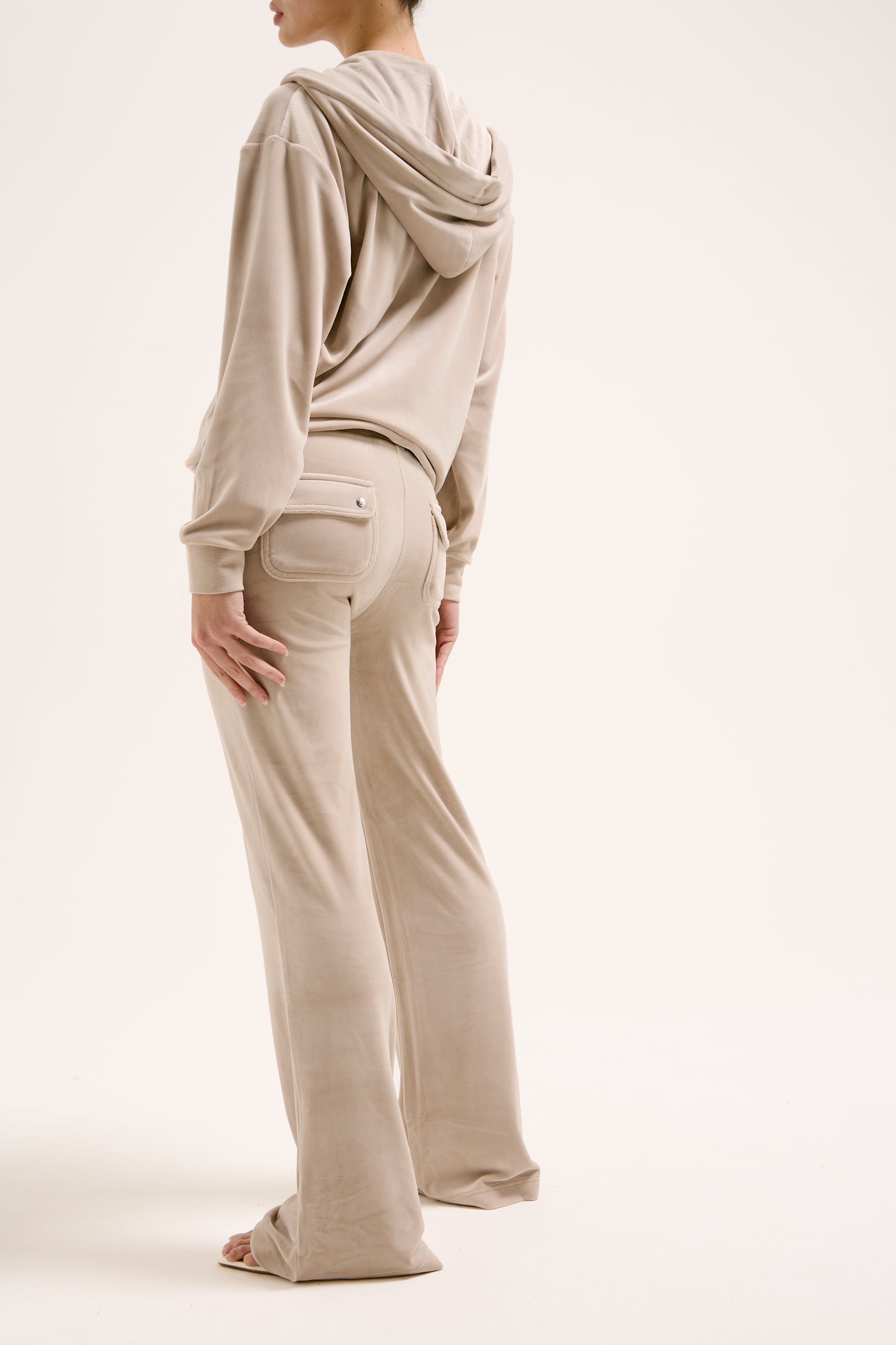 Juicy Couture◆ワイドレッグ ベロア ジョガー Latte Brown Juicy Couture velour wide leg joggers in latte brown
