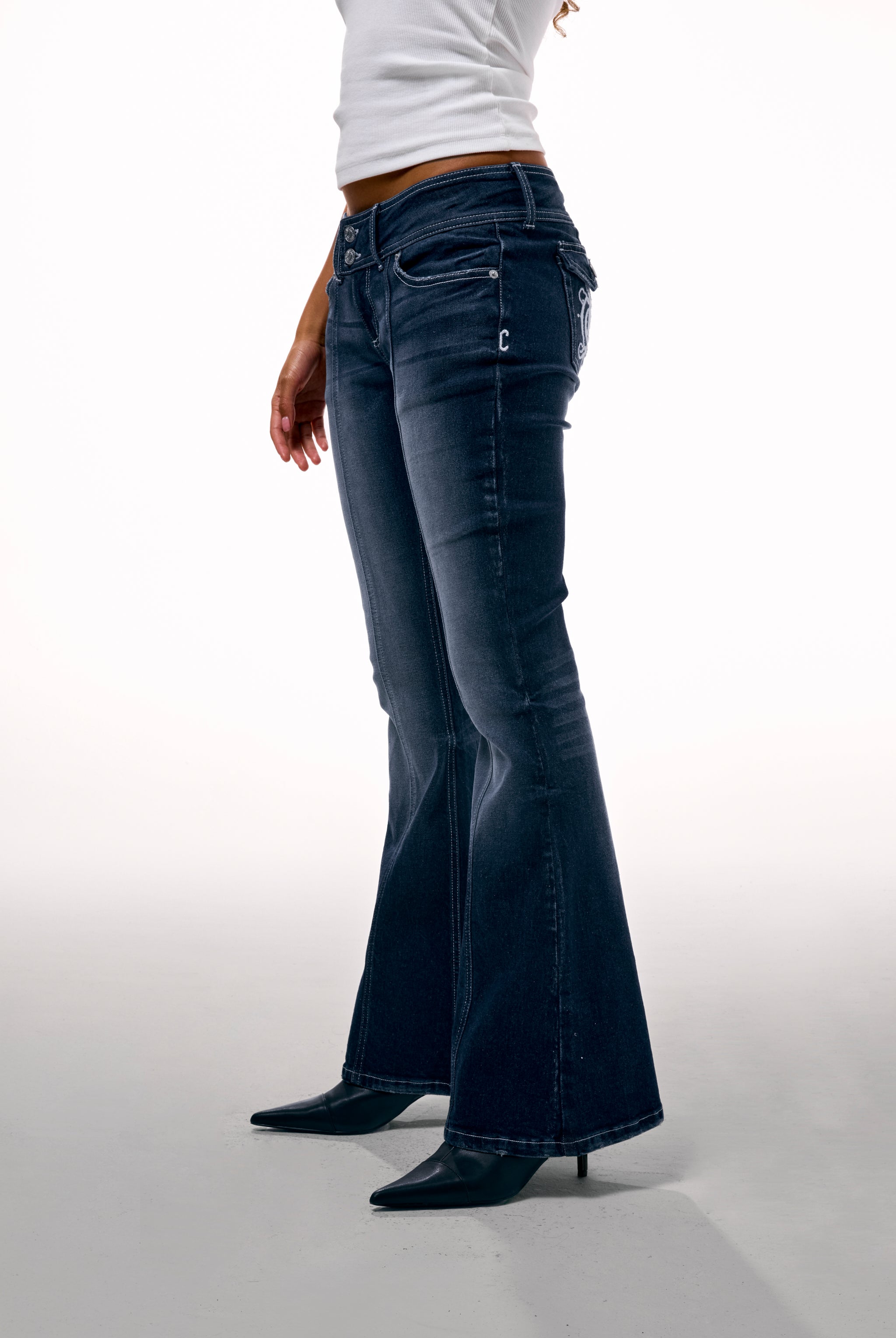 Women's Mid Wash Low-Rise Flare Diamanté Jeans – Juicy Couture UK