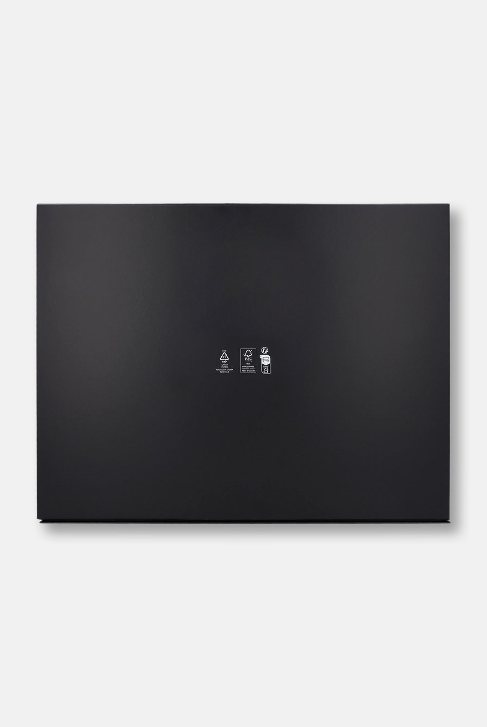 Displays the 'Juicy Couture' Gift Wrapping packaging 