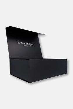 Displays the 'Juicy Couture' Gift Wrapping packaging 