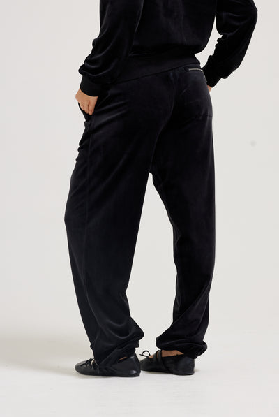 BLACK CLASSIC VELOUR CUFFED RELAXED JOGGERS